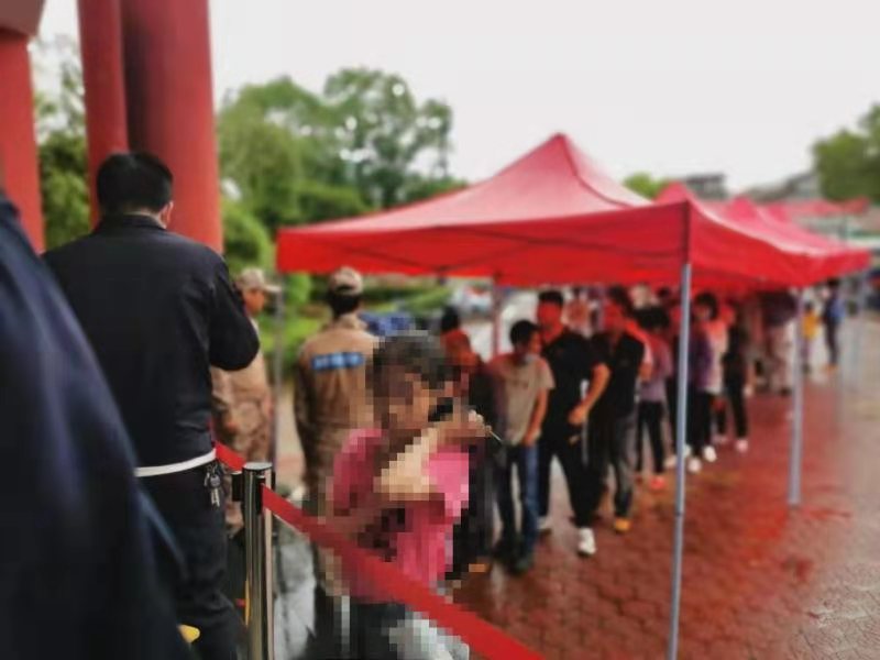 临川旅游商贸学校设立新冠病毒疫苗临时接种点， 为师生和群众提供打针方便和服务